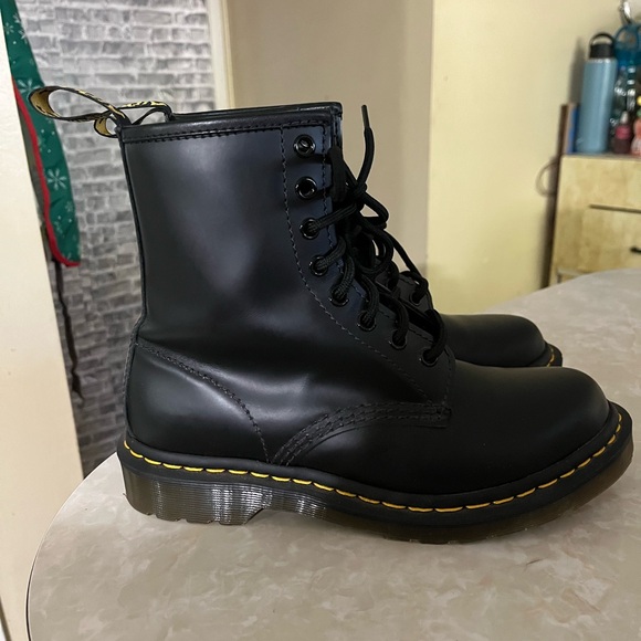 DRMARTENS 1460 WOMEN'S SMOOTH LEATHER LACE UP BOOTS - Picture 4 of 16